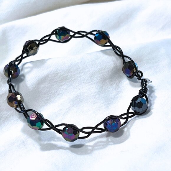Braided bracelet with multifaceted beads - Picture 3 of 4